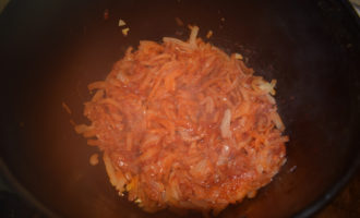 перемешиваем с томатной пастой