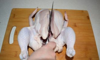 разрезаем курицу