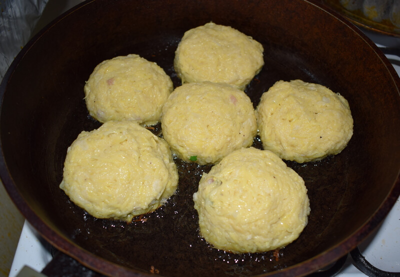 Картофельные зразы с мясным фаршем на сковороде пошаговый рецепт с фото пошагово в домашних