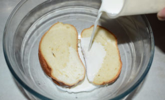замачиваем хлеб